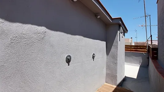 Rooms in Barcelona Ciutat Vella - photo 9