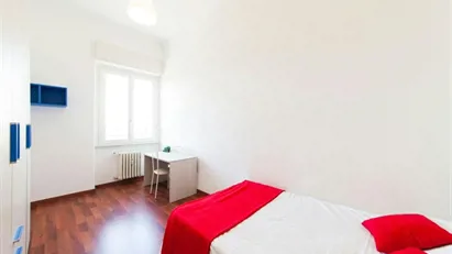 Room for rent in Milano Zona 6 - Barona, Lorenteggio, Milan