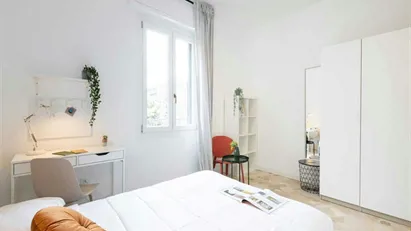 Room for rent in Milano Zona 6 - Barona, Lorenteggio, Milan