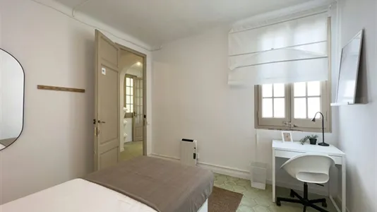 Rooms in Barcelona Eixample - photo 2
