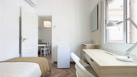 Rooms in Barcelona Eixample - photo 3