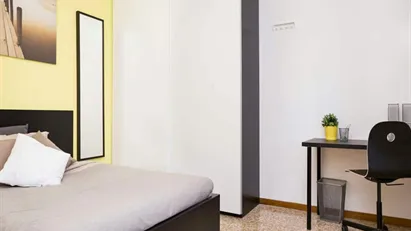 Room for rent in Milano Zona 8 - Fiera, Gallaratese, Quarto Oggiaro, Milan