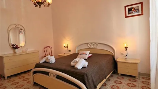 Houses in Taviano - photo 4