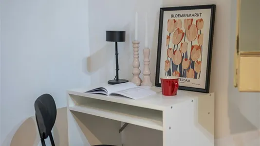 Rooms in Barcelona Ciutat Vella - photo 4