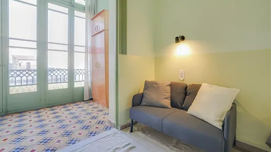 Rooms in Barcelona Eixample - photo 5