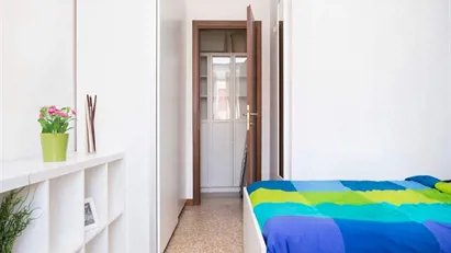 Room for rent in Milano Zona 8 - Fiera, Gallaratese, Quarto Oggiaro, Milan
