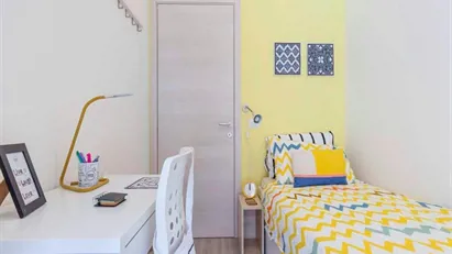 Room for rent in Milano Zona 4 - Vittoria, Forlanini, Milan