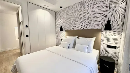 Apartments in Barcelona Eixample - photo 3