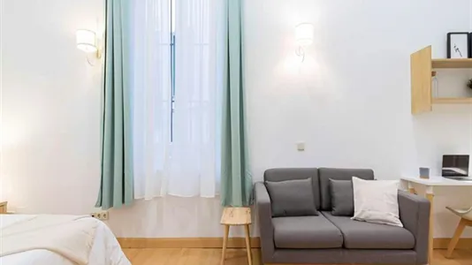 Rooms in Madrid Centro - photo 4