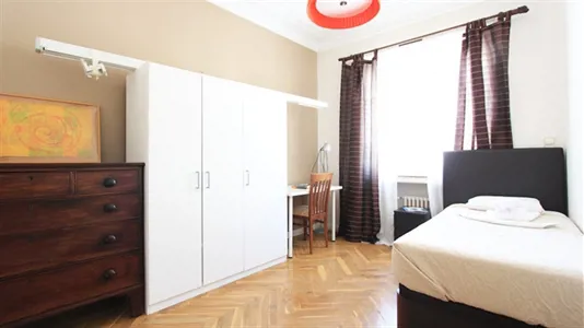 Rooms in Madrid Moncloa-Aravaca - photo 1