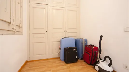 Rooms in Barcelona Eixample - photo 10