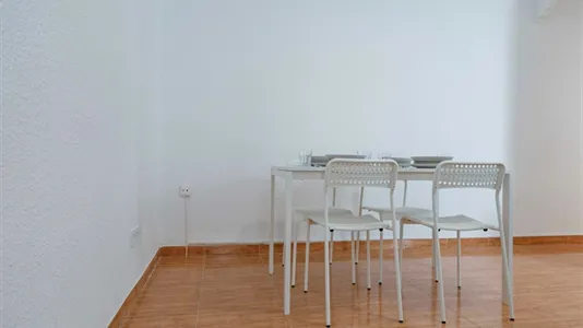 Rooms in el Camí de Vera - photo 8