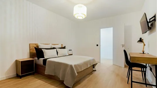 Rooms in Barcelona Eixample - photo 5
