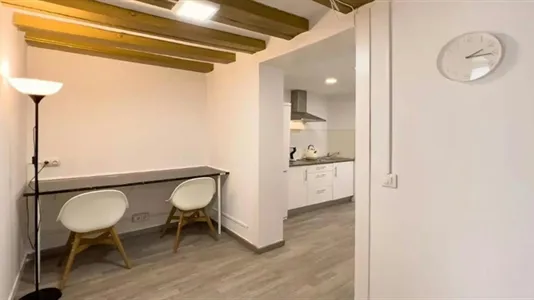 Rooms in Barcelona Ciutat Vella - photo 6
