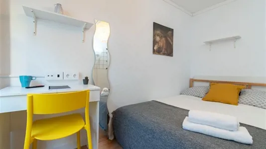 Rooms in Barcelona Ciutat Vella - photo 2