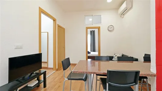 Rooms in Barcelona Ciutat Vella - photo 9