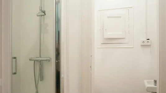 Rooms in Barcelona Eixample - photo 7