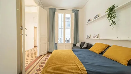 Rooms in Barcelona Eixample - photo 2