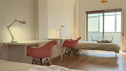 Room for rent in Almada, Setúbal (Distrito)