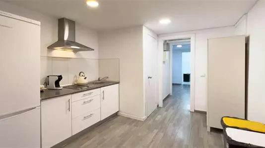 Rooms in Barcelona Ciutat Vella - photo 4