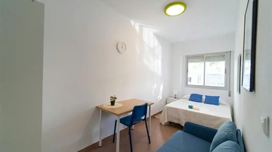 Rooms in Los Bermejales - photo 2