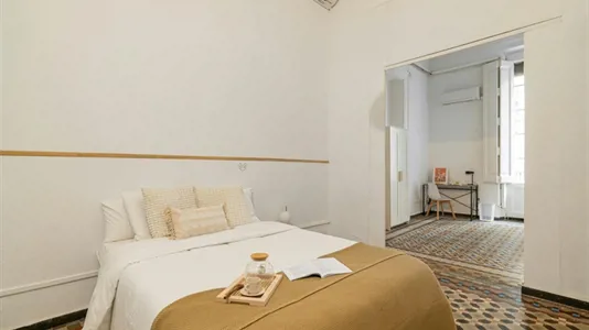 Rooms in Barcelona Ciutat Vella - photo 2