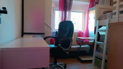 Room for rent in Amadora, Lisbon (region)