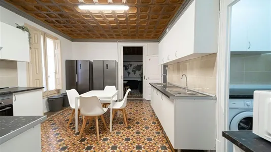 Rooms in Barcelona Ciutat Vella - photo 8