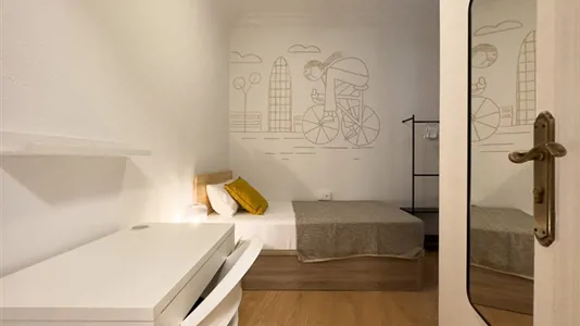 Rooms in Barcelona Ciutat Vella - photo 2