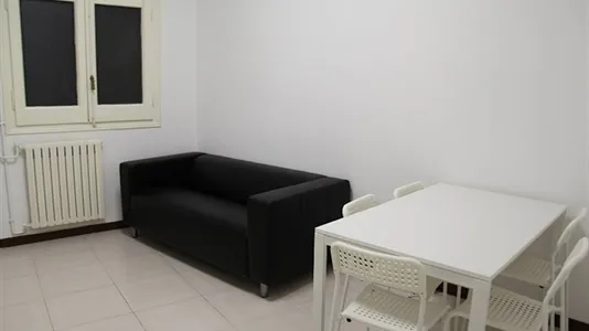 Rooms in Barcelona Ciutat Vella - photo 8