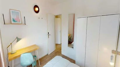 Room for rent in Boulogne-Billancourt, Île-de-France