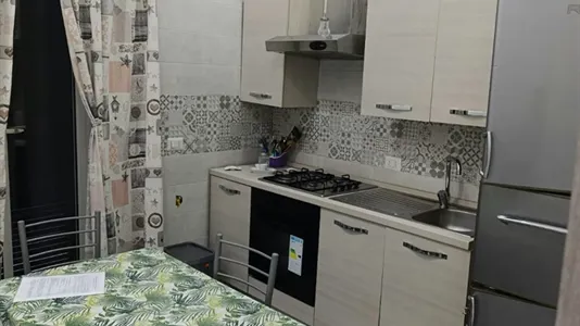 Rooms in Napoli Municipalità 4 - photo 2