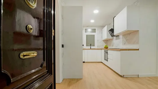 Rooms in Barcelona Eixample - photo 10