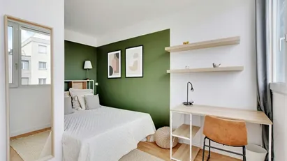 Room for rent in L'Haÿ-les-Roses, Île-de-France