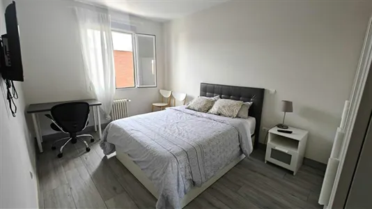 Rooms in Coslada - photo 1