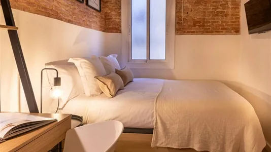 Rooms in Barcelona Ciutat Vella - photo 3