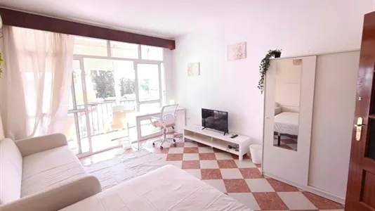 Rooms in Los Bermejales - photo 3