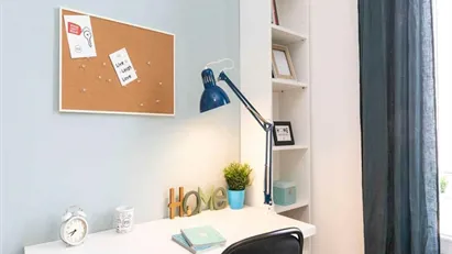 Room for rent in Milano Zona 6 - Barona, Lorenteggio, Milan