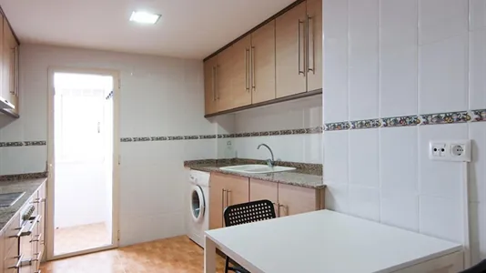 Rooms in Valencia Extramurs - photo 9