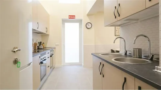 Rooms in Madrid Tetuán - photo 10