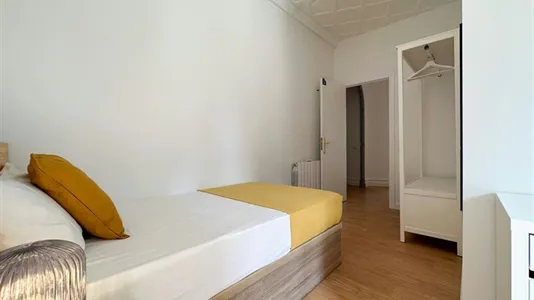 Rooms in Barcelona Ciutat Vella - photo 2