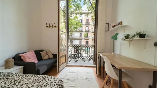 Rooms in Barcelona Eixample - photo 1