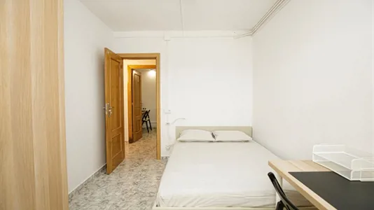 Rooms in Badalona - photo 3