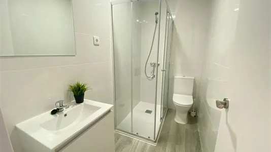 Rooms in Adaro - photo 10