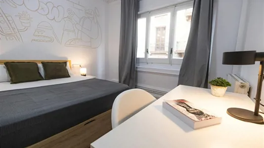 Rooms in Barcelona Ciutat Vella - photo 3