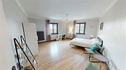 Room for rent in Saint-Julien-en-Genevois, Auvergne-Rhône-Alpes