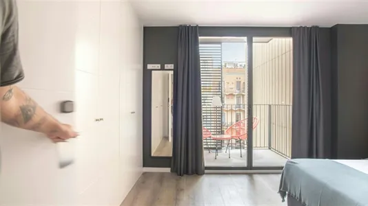 Rooms in Barcelona Ciutat Vella - photo 5
