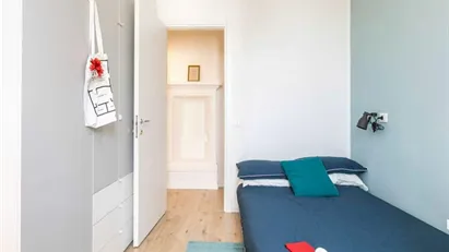 Room for rent in Milano Zona 6 - Barona, Lorenteggio, Milan