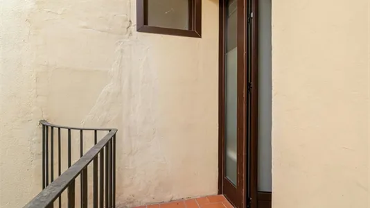 Rooms in Barcelona Ciutat Vella - photo 5