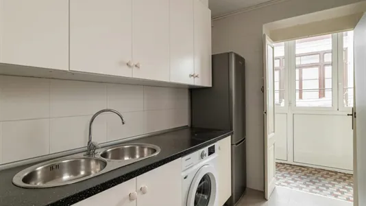 Rooms in Barcelona Ciutat Vella - photo 9